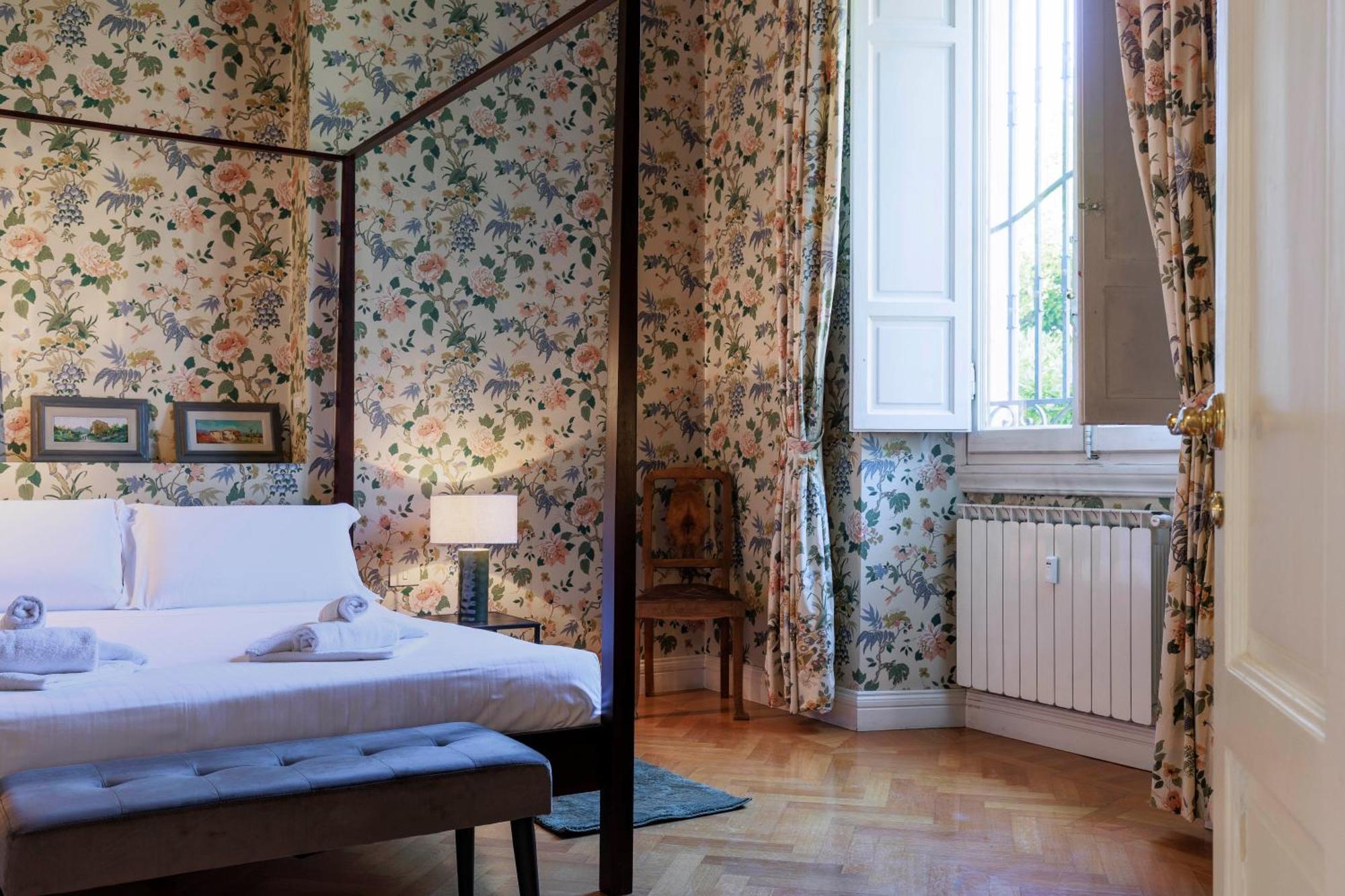 Florence Huge Apartment With Private Garden Bagian luar foto