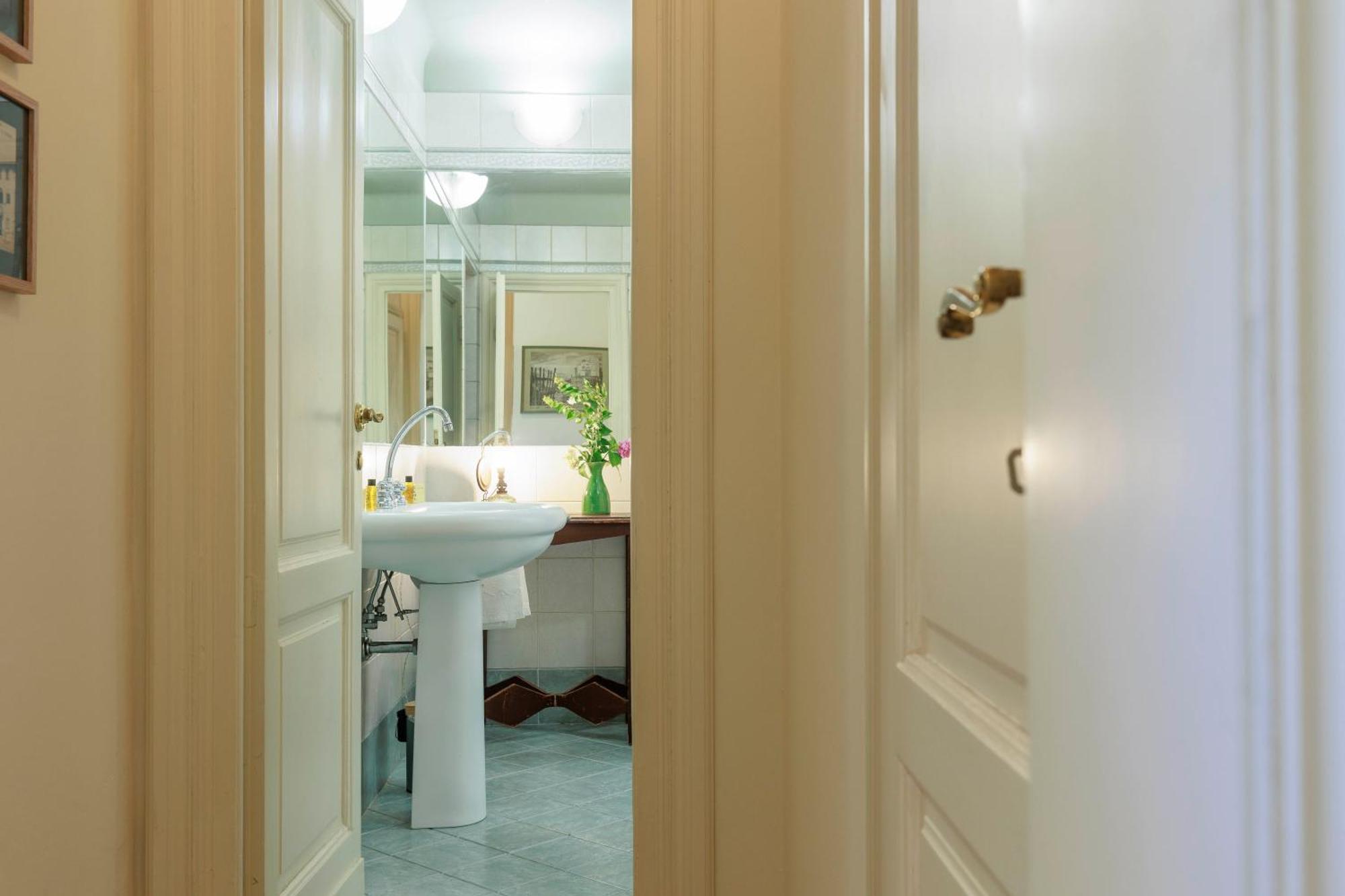 Florence Huge Apartment With Private Garden Bagian luar foto