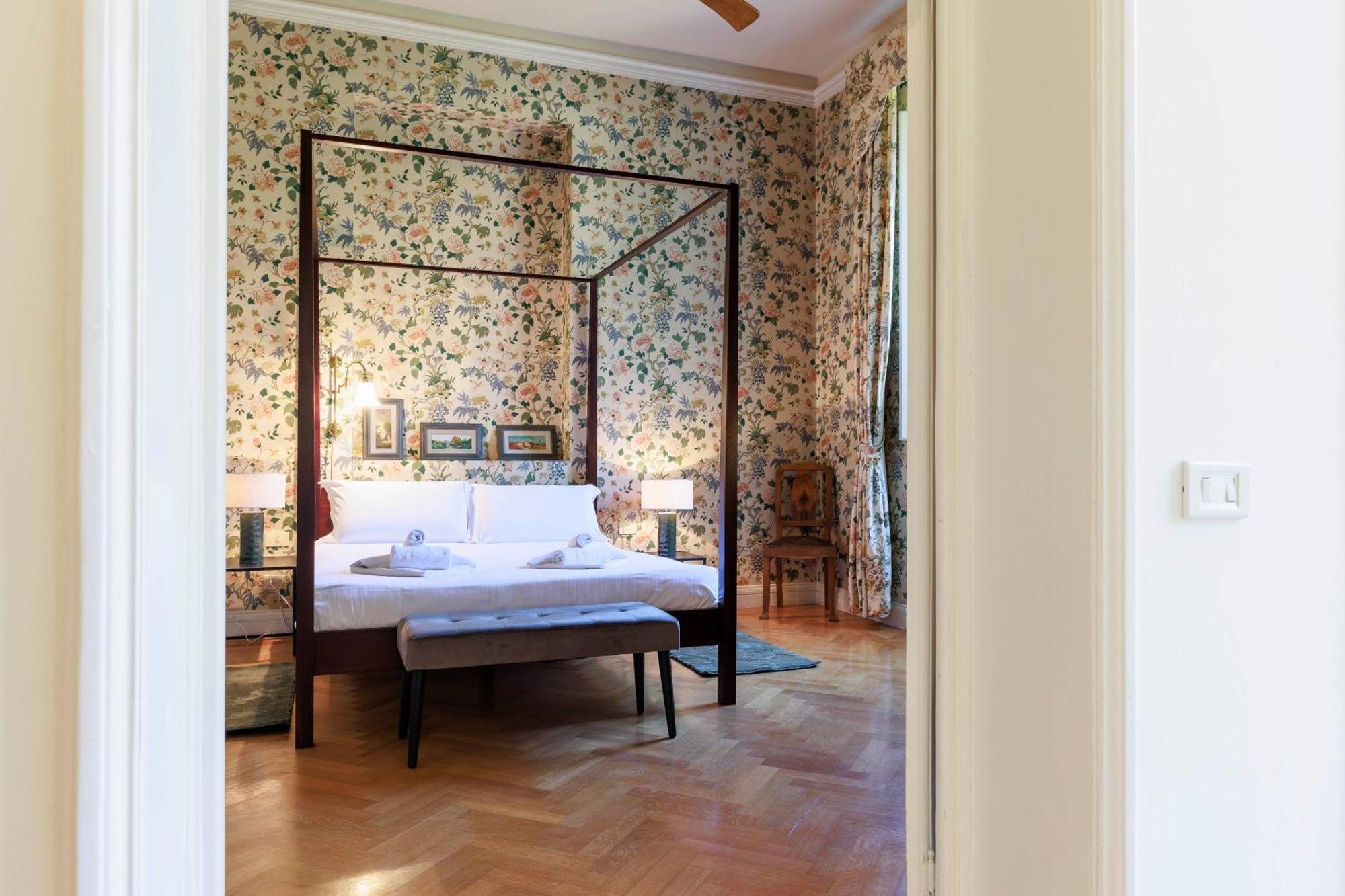 Florence Huge Apartment With Private Garden Bagian luar foto
