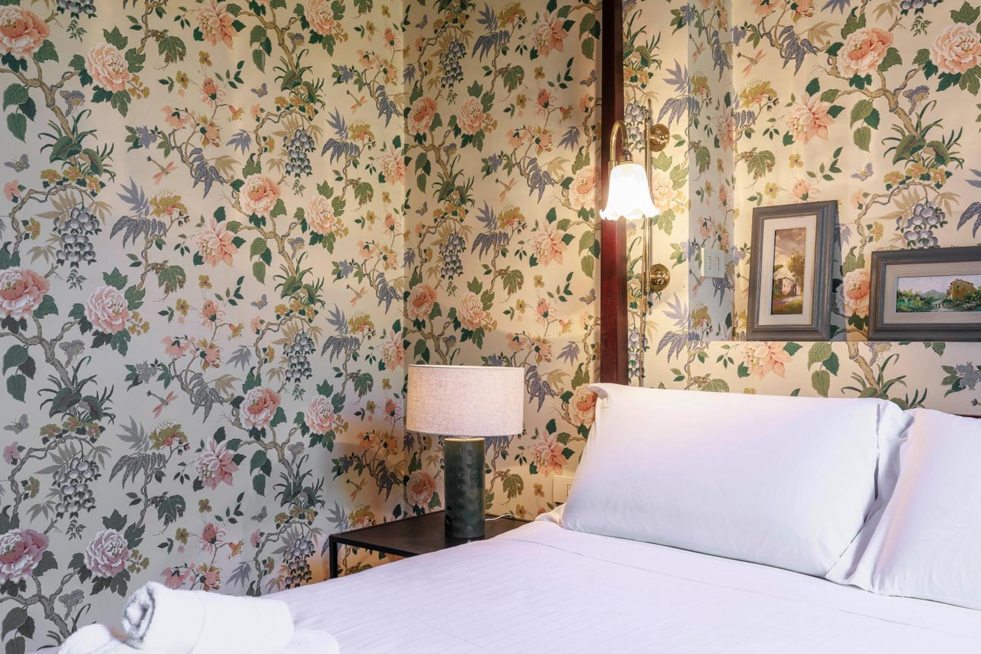 Florence Huge Apartment With Private Garden Bagian luar foto