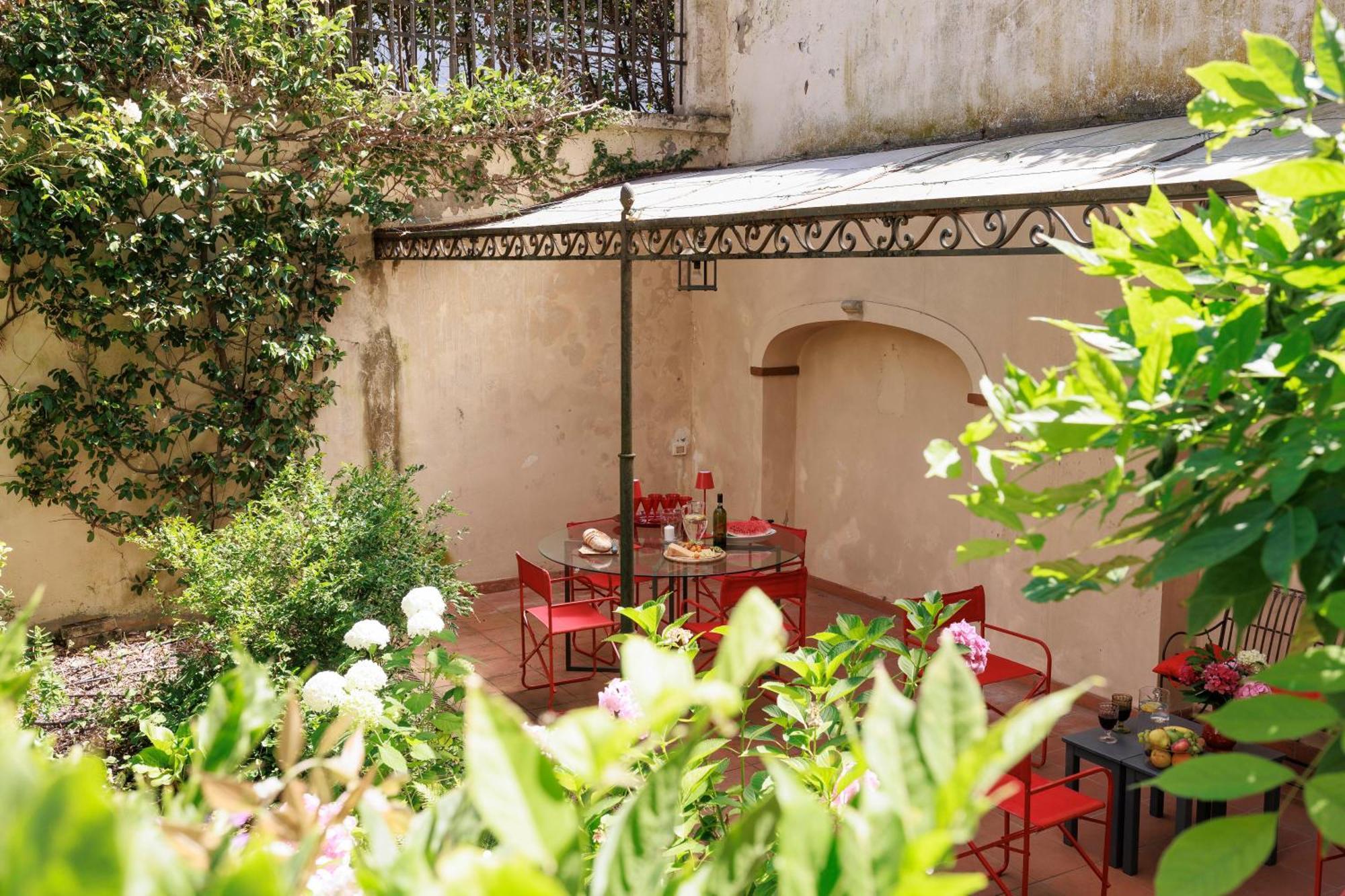 Florence Huge Apartment With Private Garden Bagian luar foto